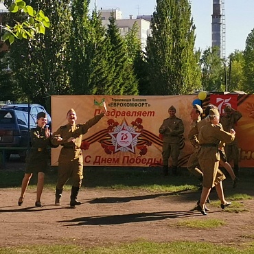 Артисты дистанционно поздравили с Днем Победы.